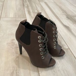 size 5 1/2 Nine West lace up heels: worn once